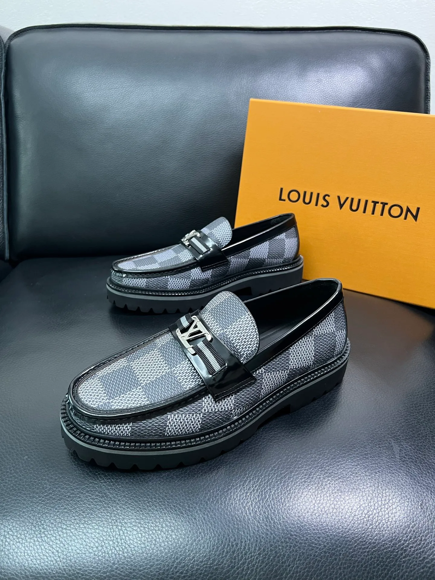 Men's shoes 💰780 Lv top purchasing Louis Vuitton leather shoes counter synchronization, uppers imported from Italy, imported water-dyed cowhide lining, soles: original soles specially provided by the original factory, original factory follow-up goods, high quality, welcome to compare, code number 38-44 (customized 45) 85842